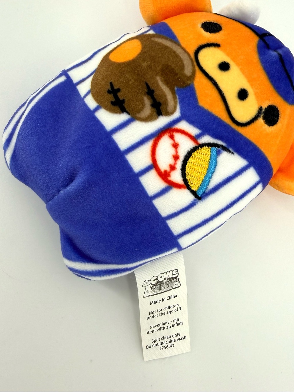 Cows vs Aliens Rizzuto the Cow 4” Stuffed Bean Plush - Picture 3 of 3